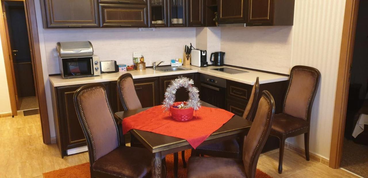 Snow Magic Grand Monastery Apartment ปอมโปโรโว ภายนอก รูปภาพ